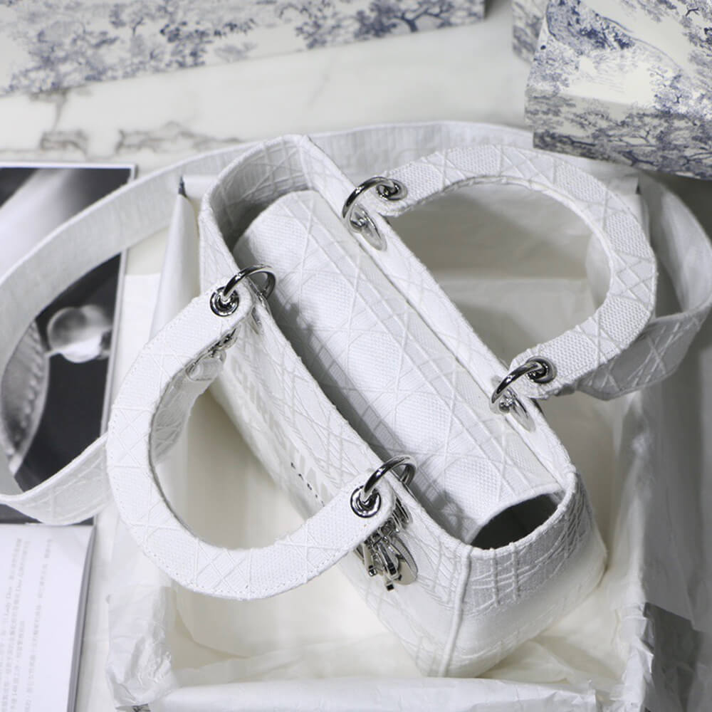 a36e4b61bc4eae6bb7add94efb3df17b