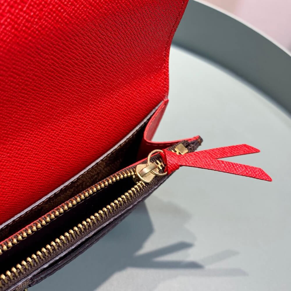 ee62afdbd18b4bb3433fbf3933f5c263