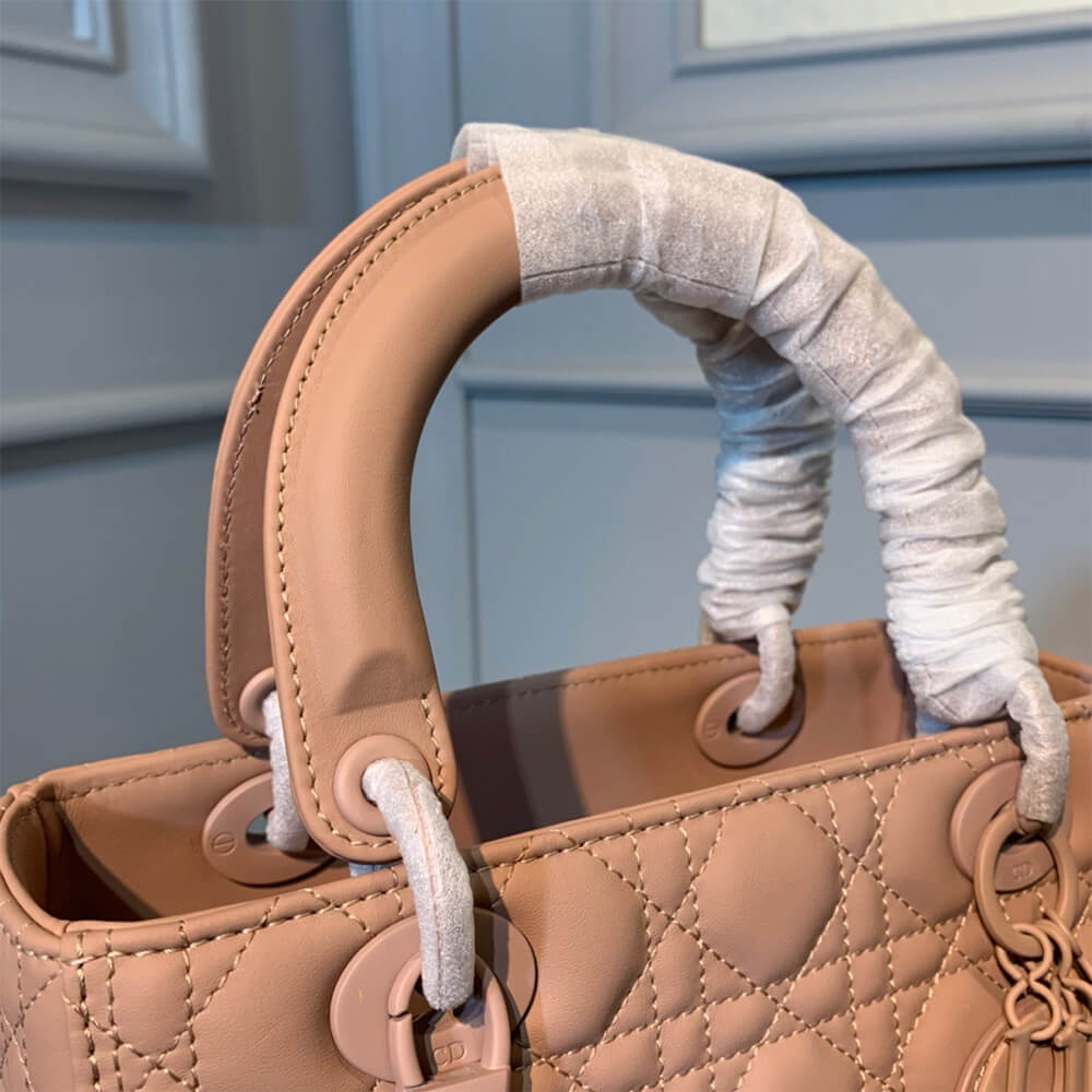 f79b6feaa7cd178560e177ade767e9b7